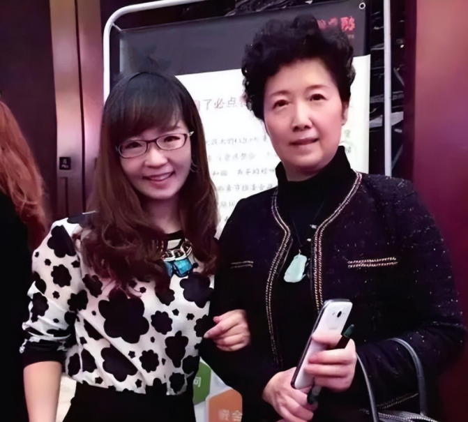 "潘冬子"祝新运:12岁走红,娶大三岁二婚妻子,今年61岁了