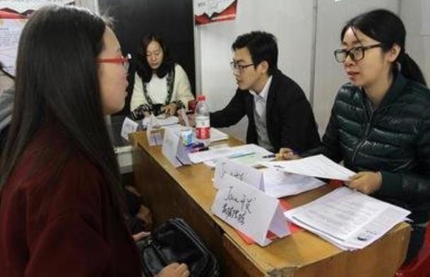 专科生是大学生吗（一优秀专科生应聘时遇冷）