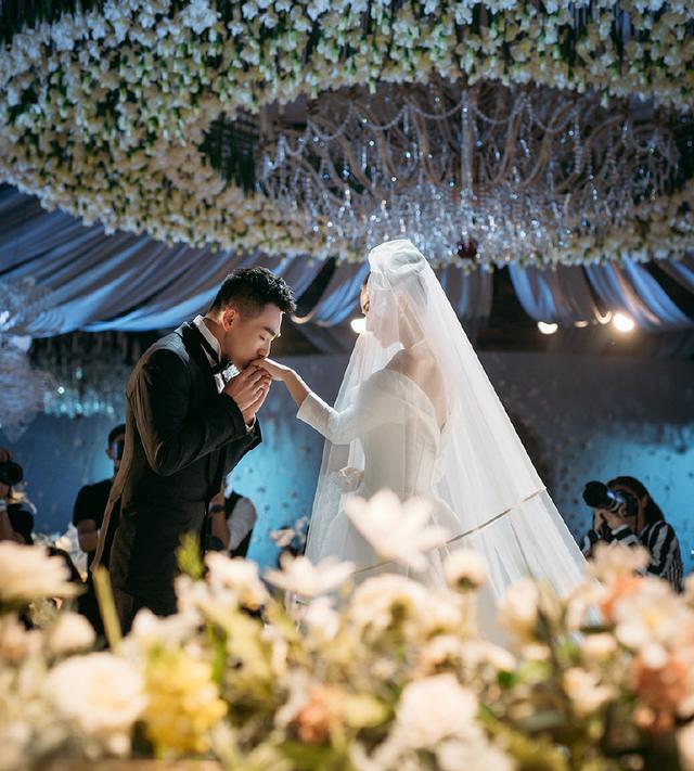 "一嫁改命"的张馨予,曾经的黑料不攻自破,她老公何捷也不简单