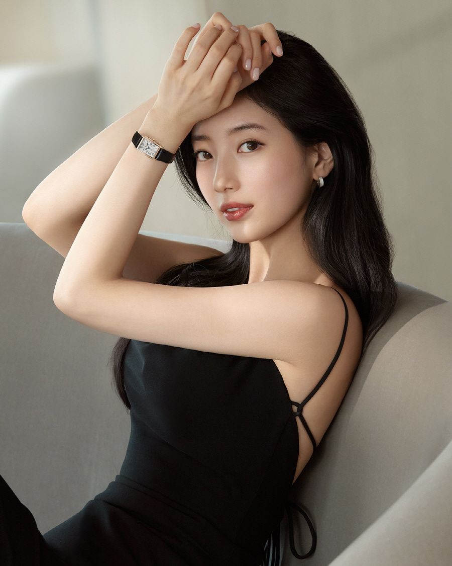 28岁韩国“国民初恋”秀智，气质优雅高贵，迷人的成熟魅力