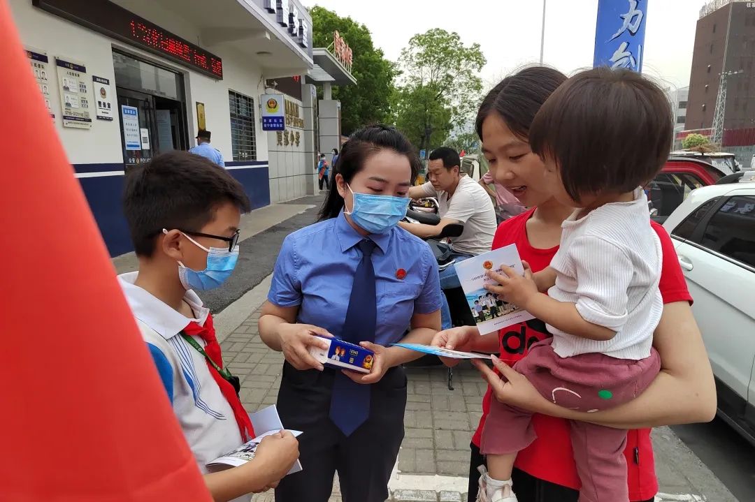 携手落实“两法”，共护祖国未来 | 法治的种子已悄悄发芽