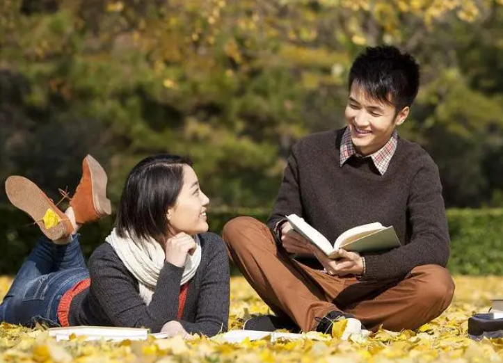 “最好在大学中找对象”，大学生家长给出忠告，别等毕业后再遗憾