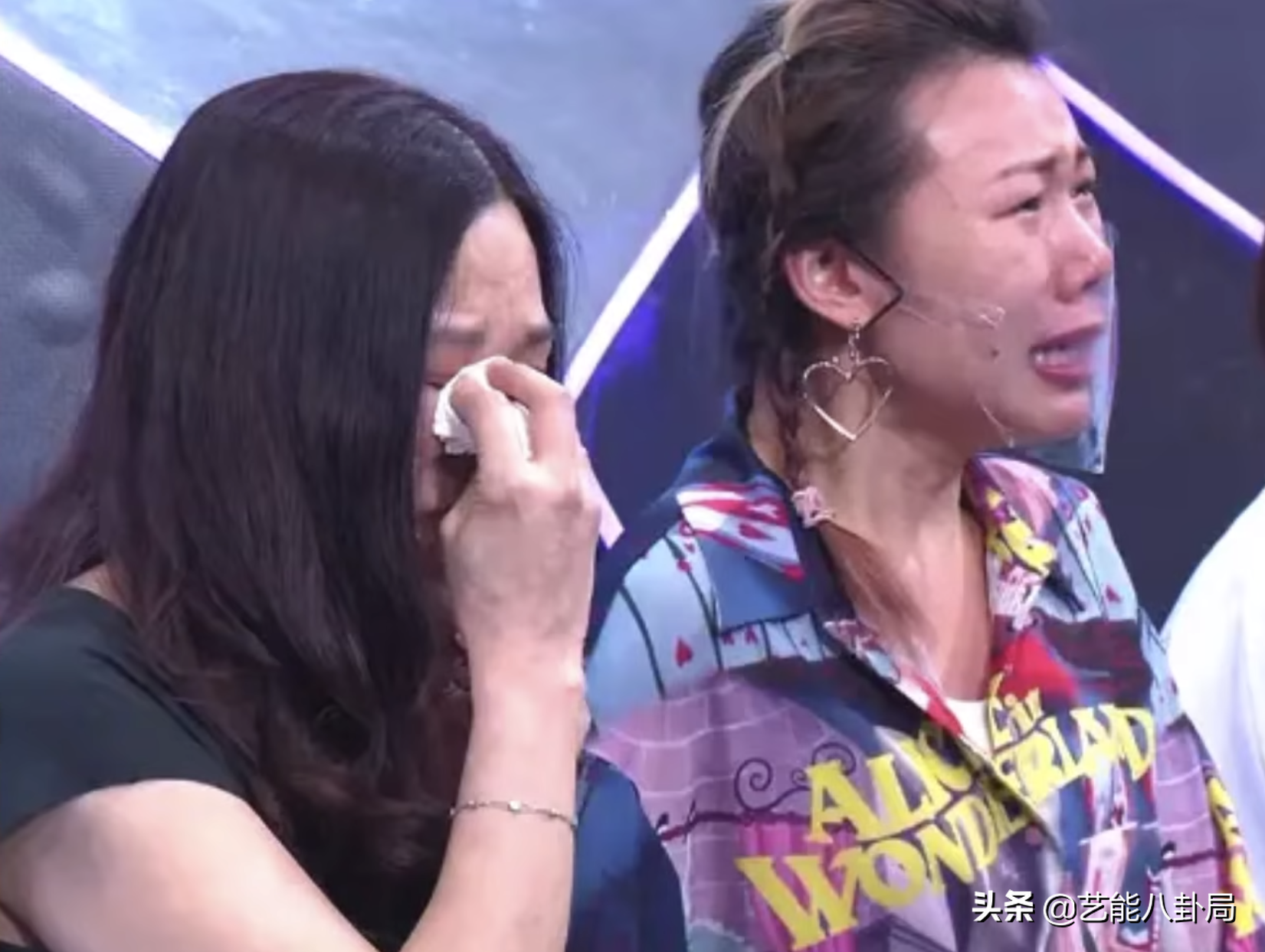 17歲港圈唱將炎明熹！父母定居內地，粵語歌開口跪，打破刻板印象