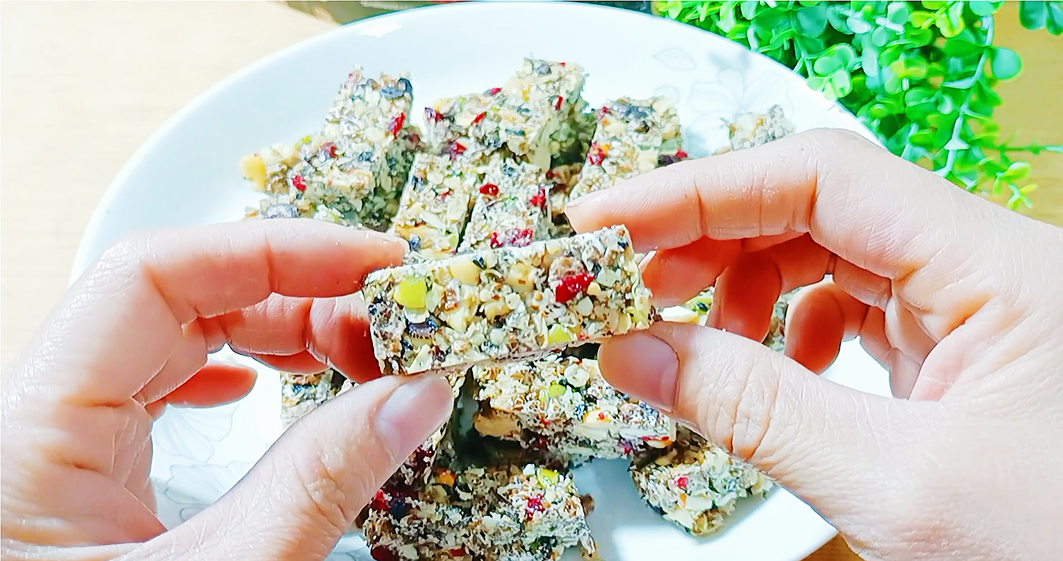 管不住嘴总想吃东西，推荐9种不胖不饿的小零食，满足食欲又减肥