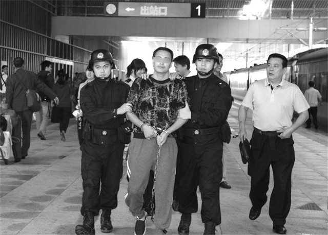 2013年，15岁少女报警：被老板关在地窖，警方追捕78天落网