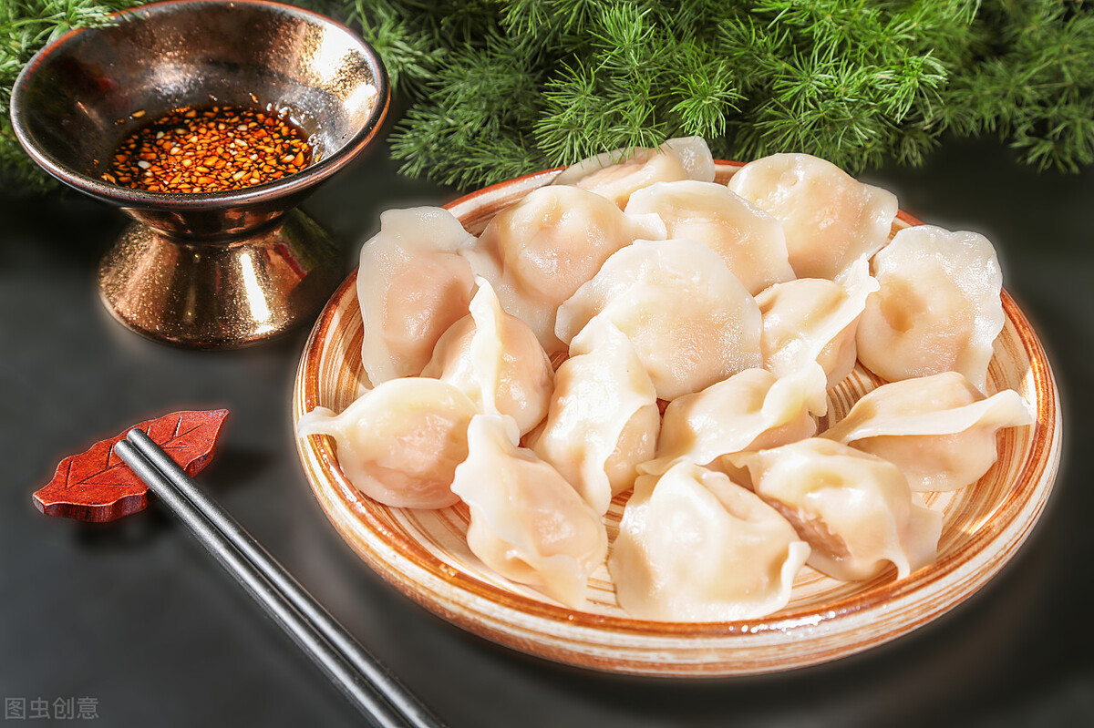 萝卜饺子好吃有诀窍，教你饺子店不外传的做法，鲜美多汁，没怪味