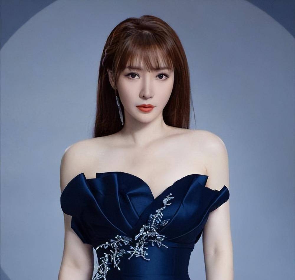 柳岩靠"胸"出道后,被贴上"性感"标签,如今 42 岁相亲无人敢娶