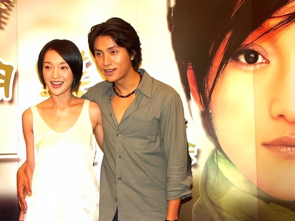 窦鹏是窦唯的侄子,弹着吉他,唱着摇滚,一下子就撞进周迅心里.