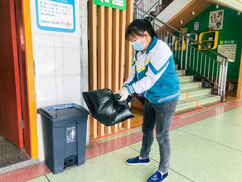垃圾分类“罩”样精彩｜金桥小学加强对师生进行垃圾分类宣传教育