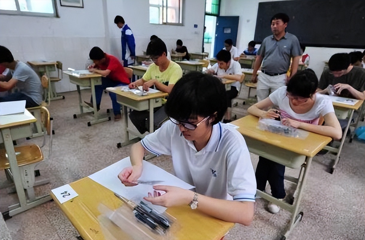 高考中的“神仙卷面”，字迹工整张弛有度，阅卷老师找不到扣分点