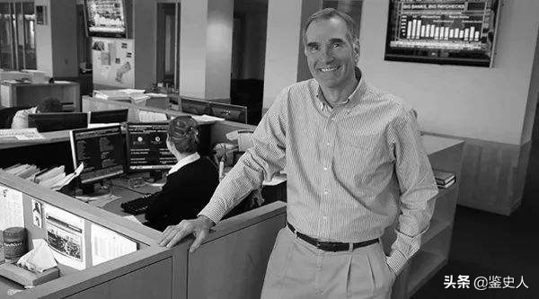 河南小伙，草根出身，如今掌管5000亿财富，曾帮过刘强东和马化腾