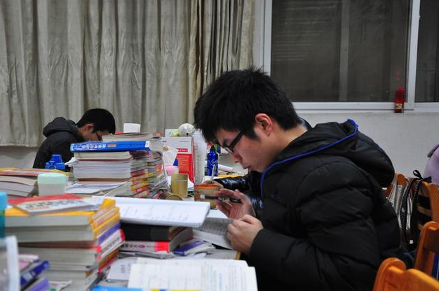 5类工作和英语四六级挂钩，不通过考试会影响就业，大学生要清楚