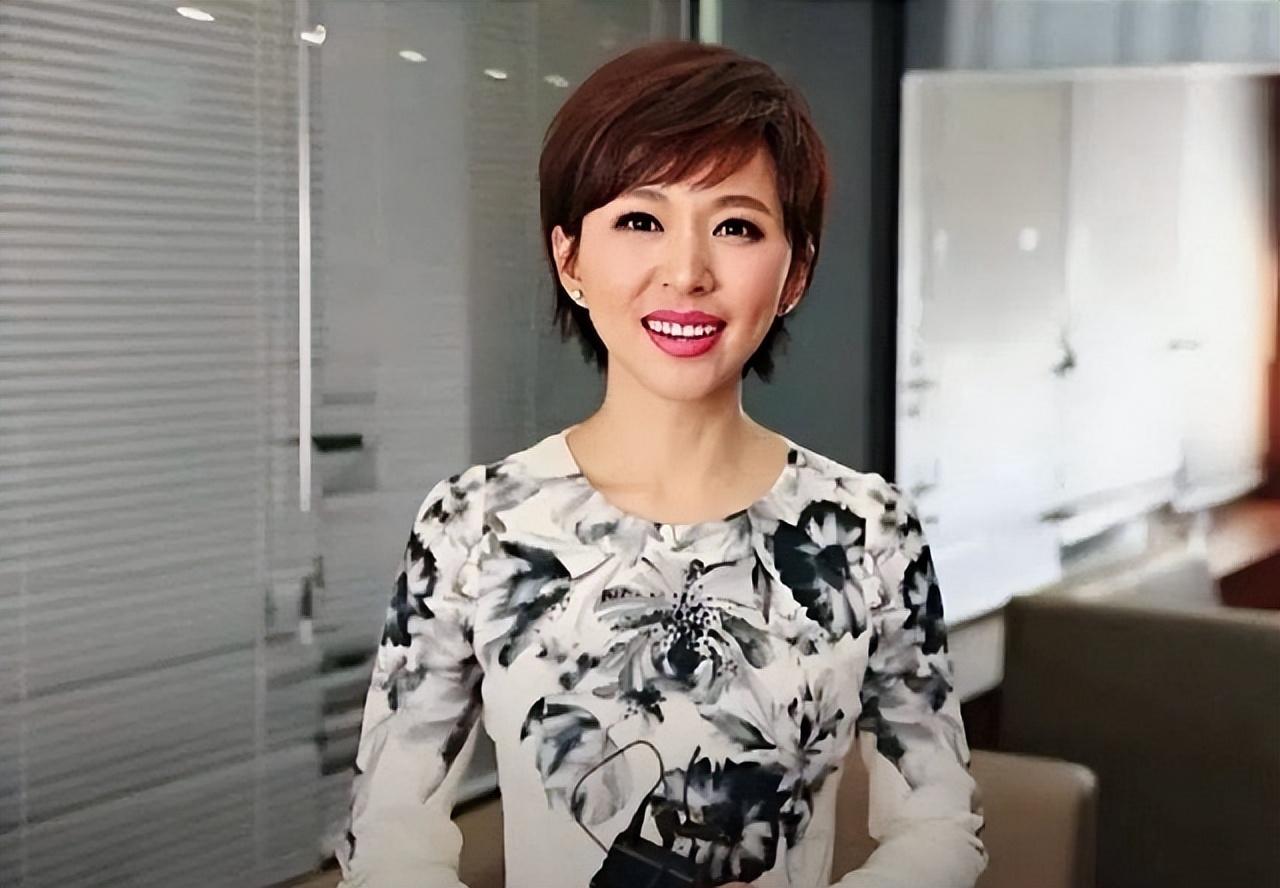 主持人欧阳夏丹:父亲患癌去世,母亲也患癌,45岁依然单身