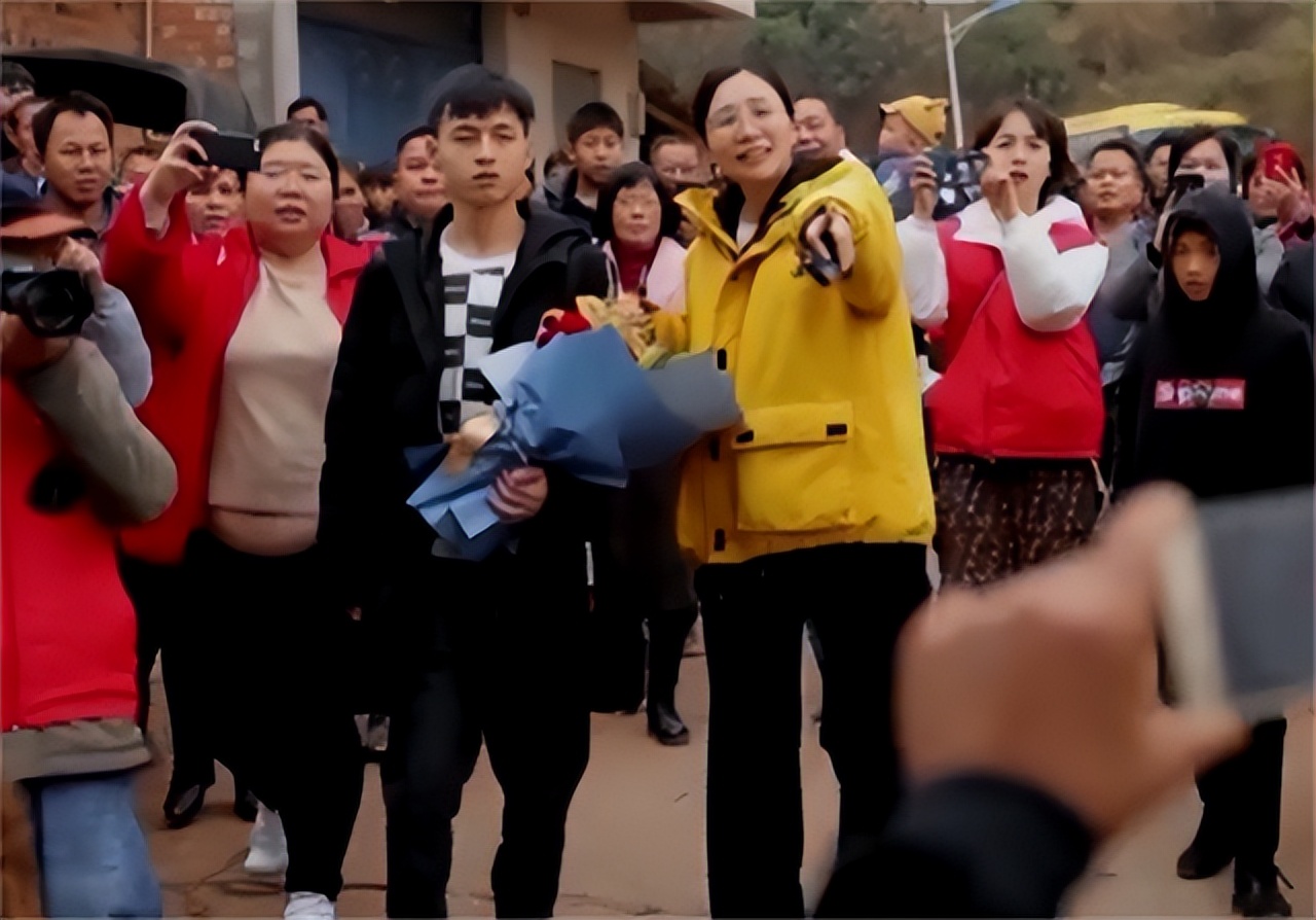 儿子被拐福建27年成为大帅哥，面对生母，他却质疑亲子鉴定是假的