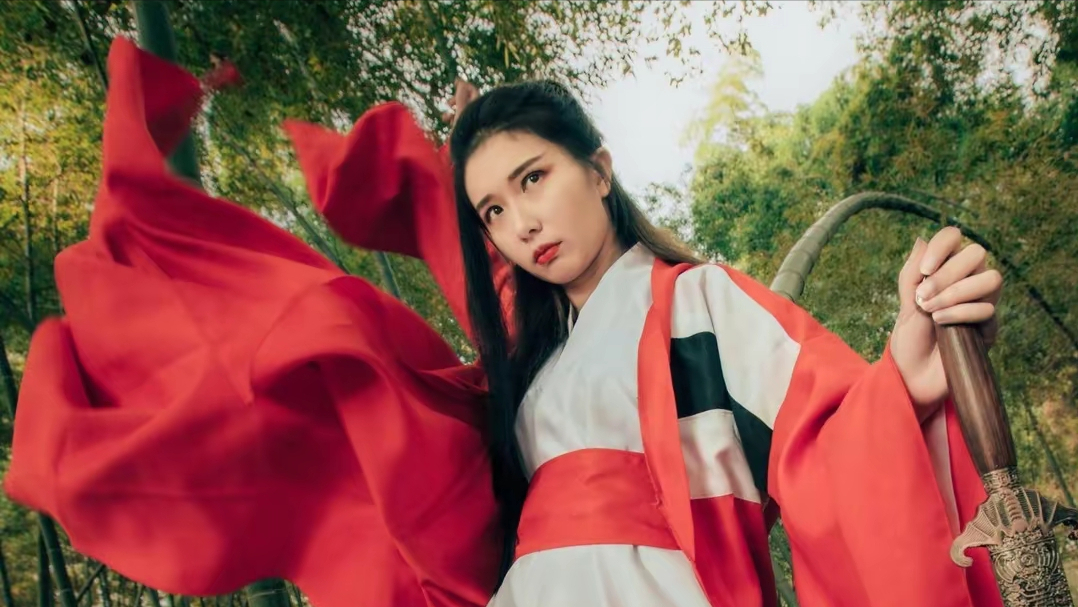 白天河岸边收服白色月光宝盒恋人未满十八岁的龙马精神太子