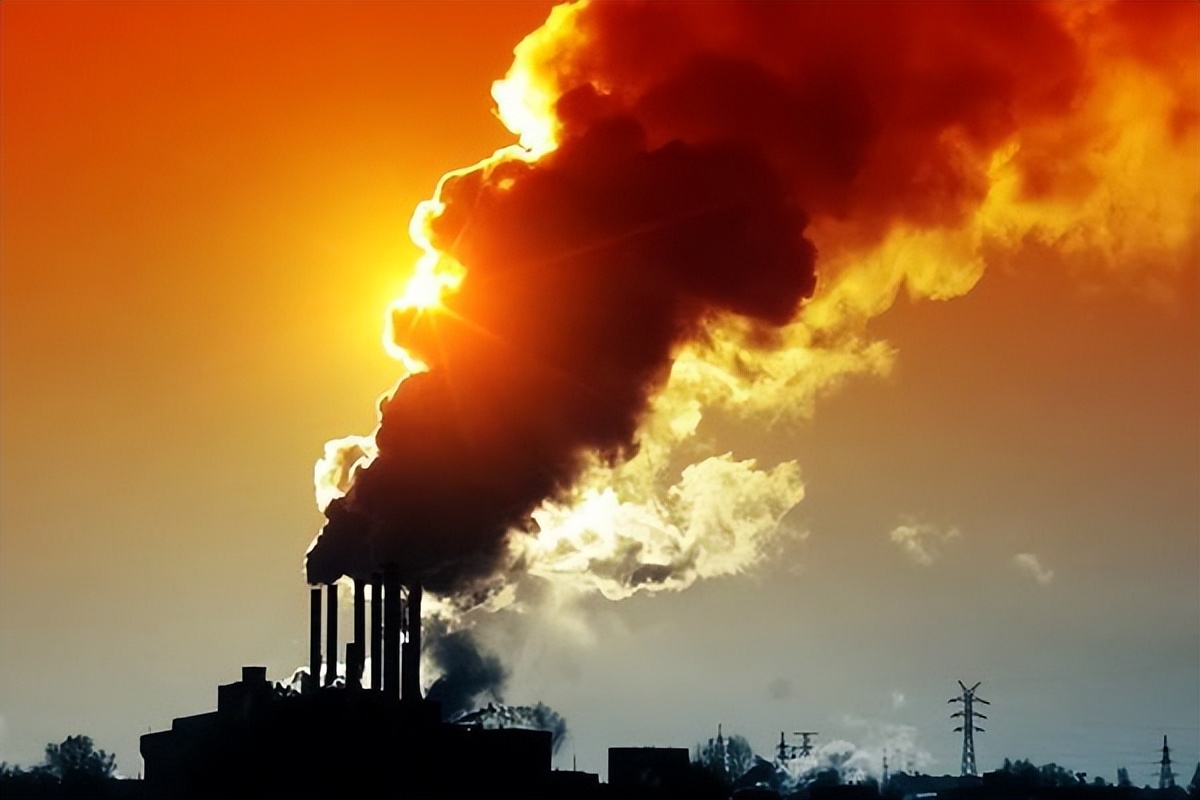 柴静：16岁上大学，23岁进央视，被迫辞职的她做错了什么？