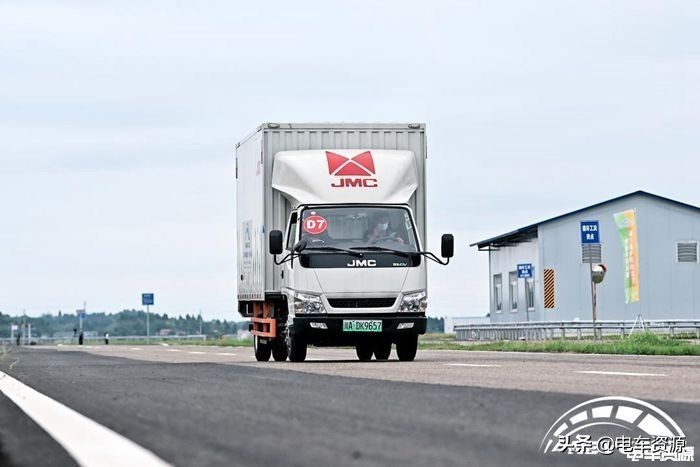 江铃品质 顺心达手 江铃汽车荣获两项“金熊猫”大奖