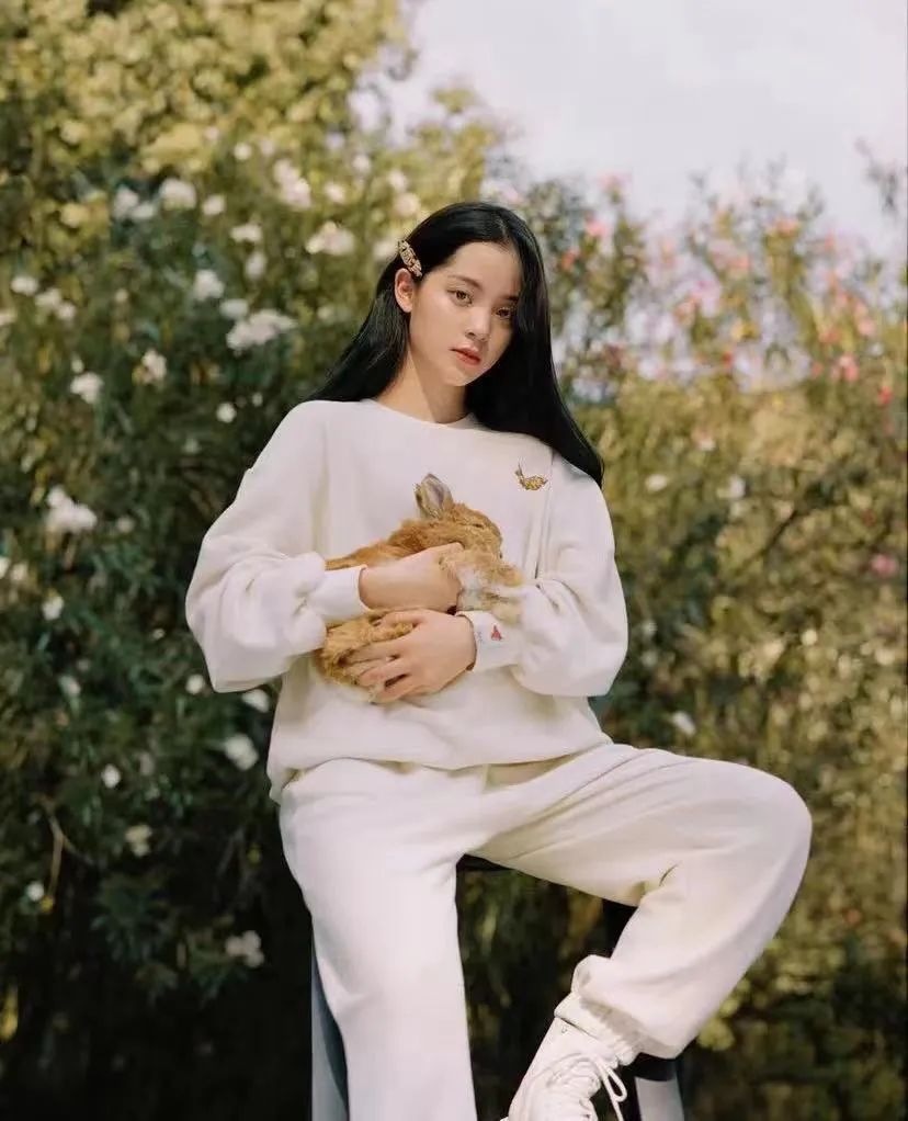 刘亦菲罕见自拍营业？拍得不错下次不准再拍了