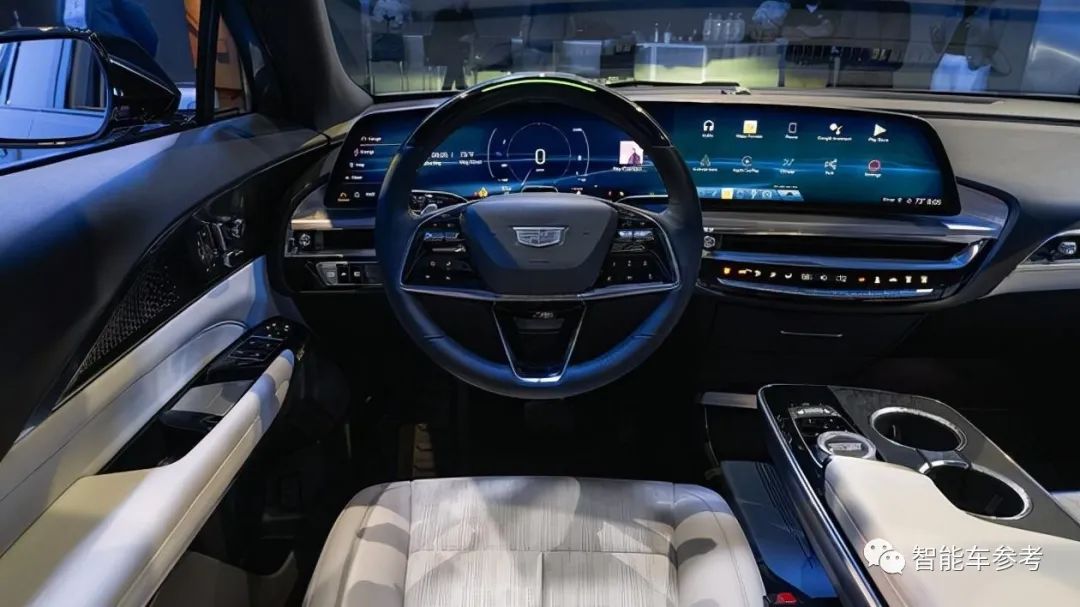凯迪拉克首款电动车44万起开售：去洗浴不用自己扶方向盘了