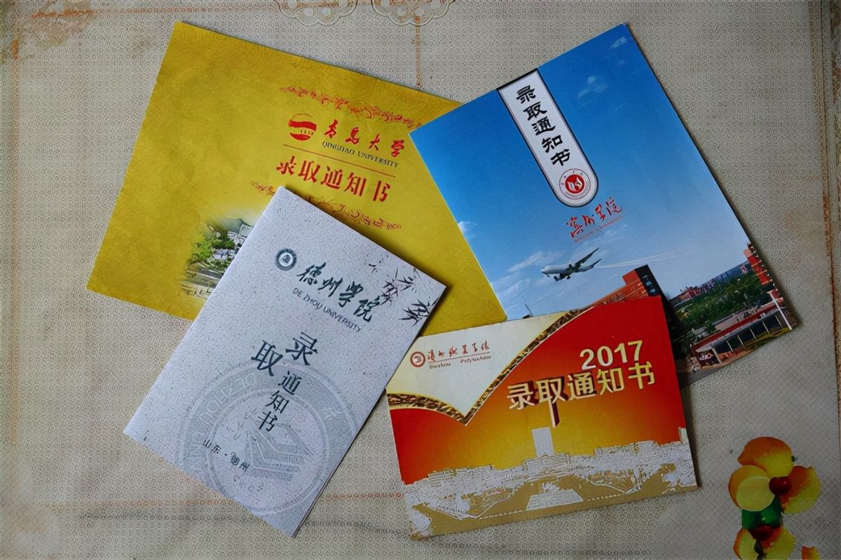 2017年农村四胞胎姐妹花同时考上大学，父母给她们一人买一部手机