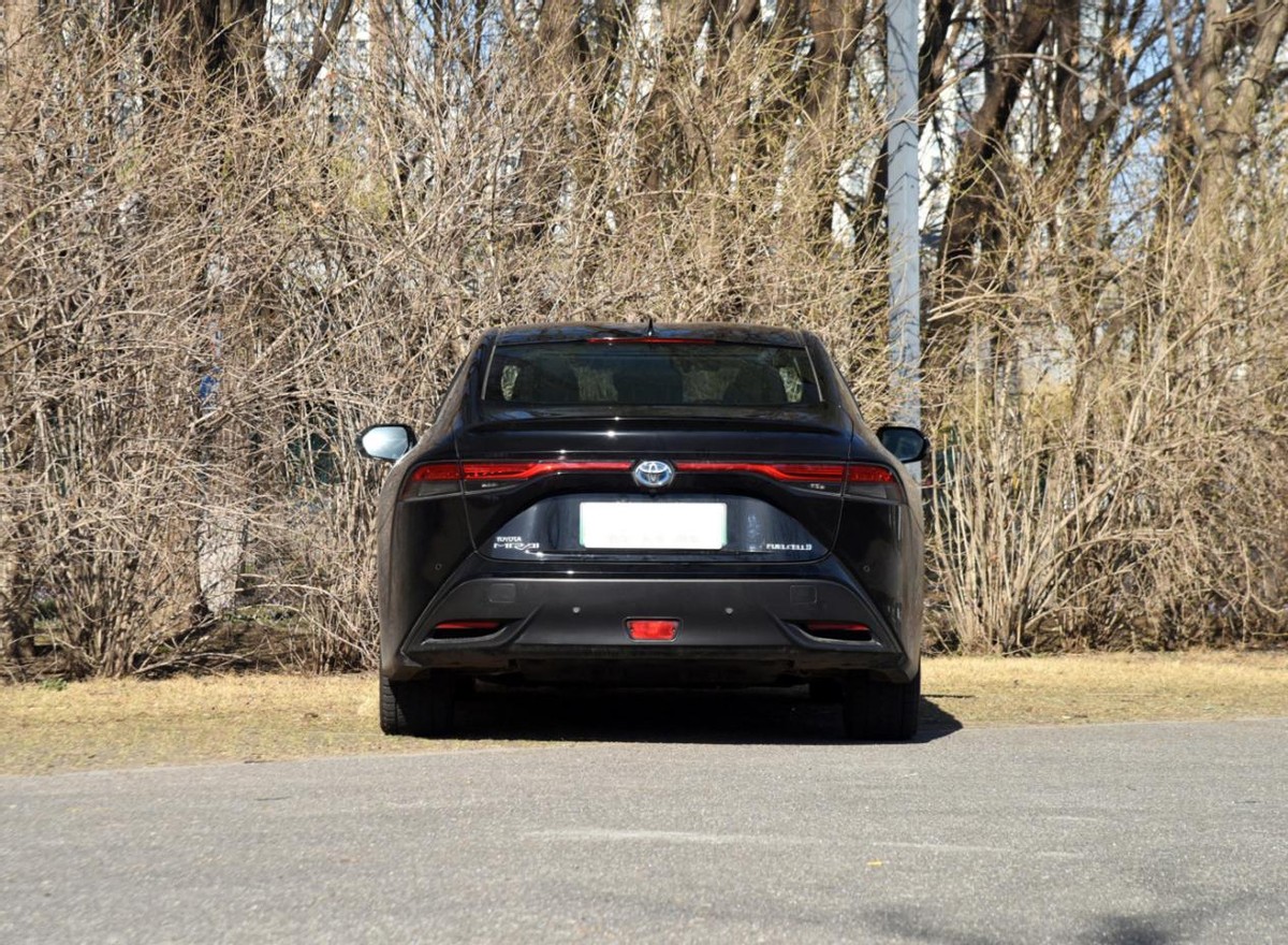 第二代丰田Mirai，与雷克萨斯LS同平台，不烧油不充电，续航850km