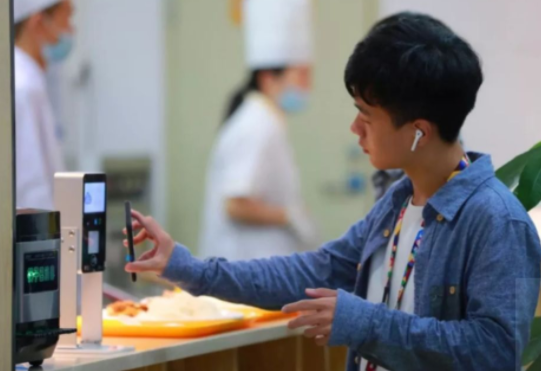 大学生重拾“现金支付”，是流行新趋势吗？被00后心酸回答破防了