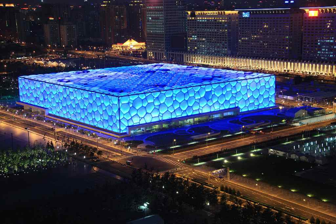 由水立方改造的冰立方虽然冬奥会的选址多在小城镇或中小型城市,但是