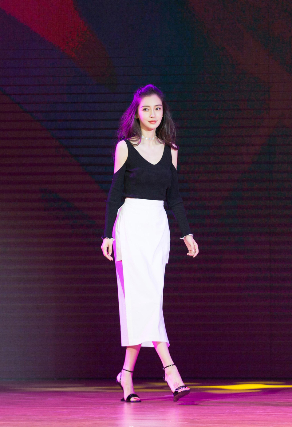 “被高估”的5位女演员，赚钱赚到手软，有人却拿不出像样的作品