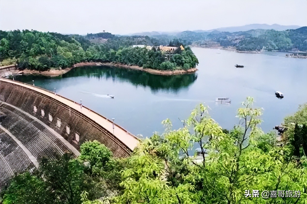 【黑龙滩景区】位于四川省眉山市仁寿县黑龙滩镇大坝东路附近.