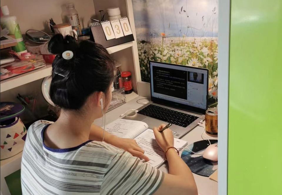 大学生将迎来“超长假期”？个别高校已发通知，学生喜忧参半