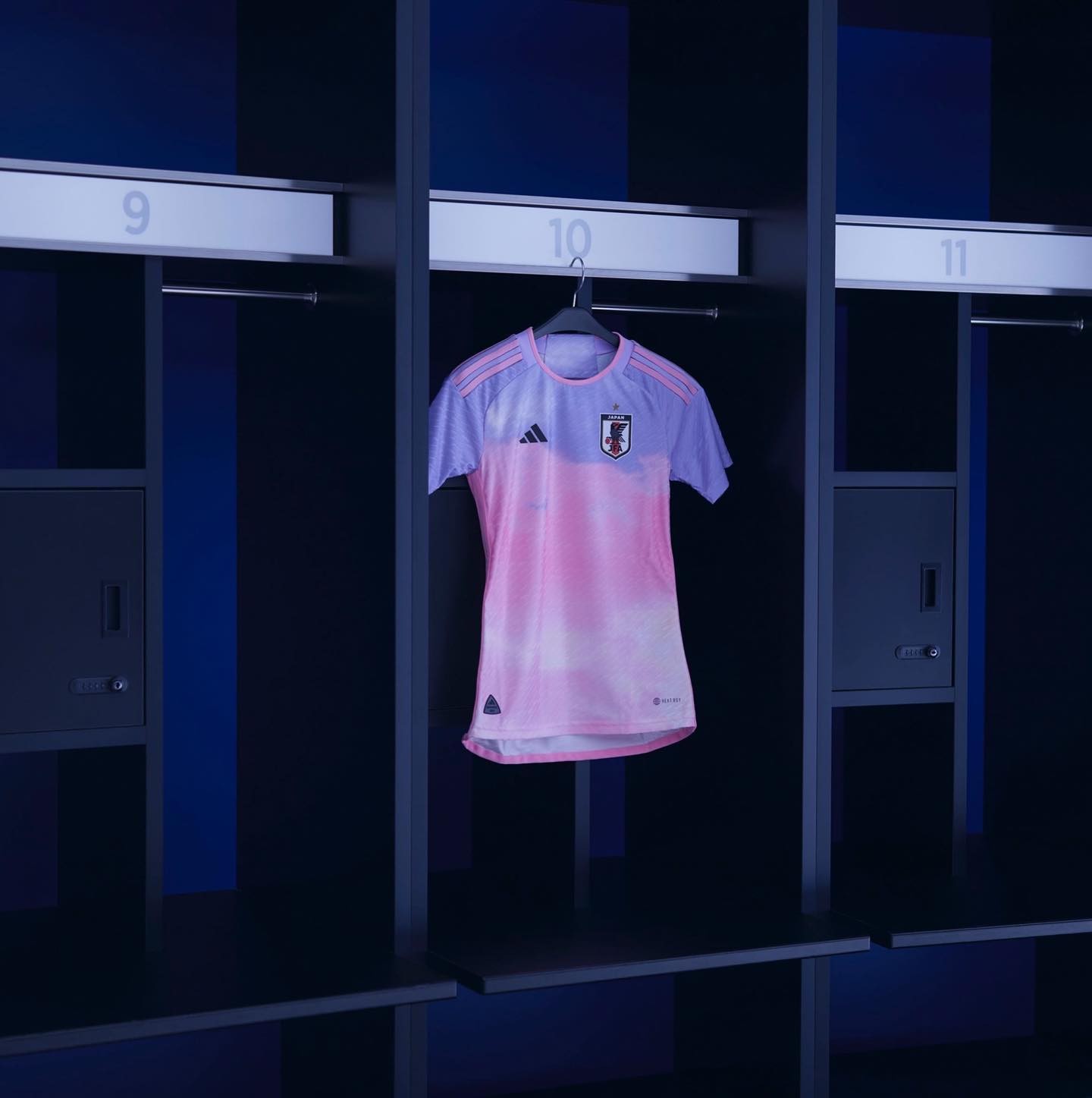 阿迪达斯发布日本女足2023年客场球衣