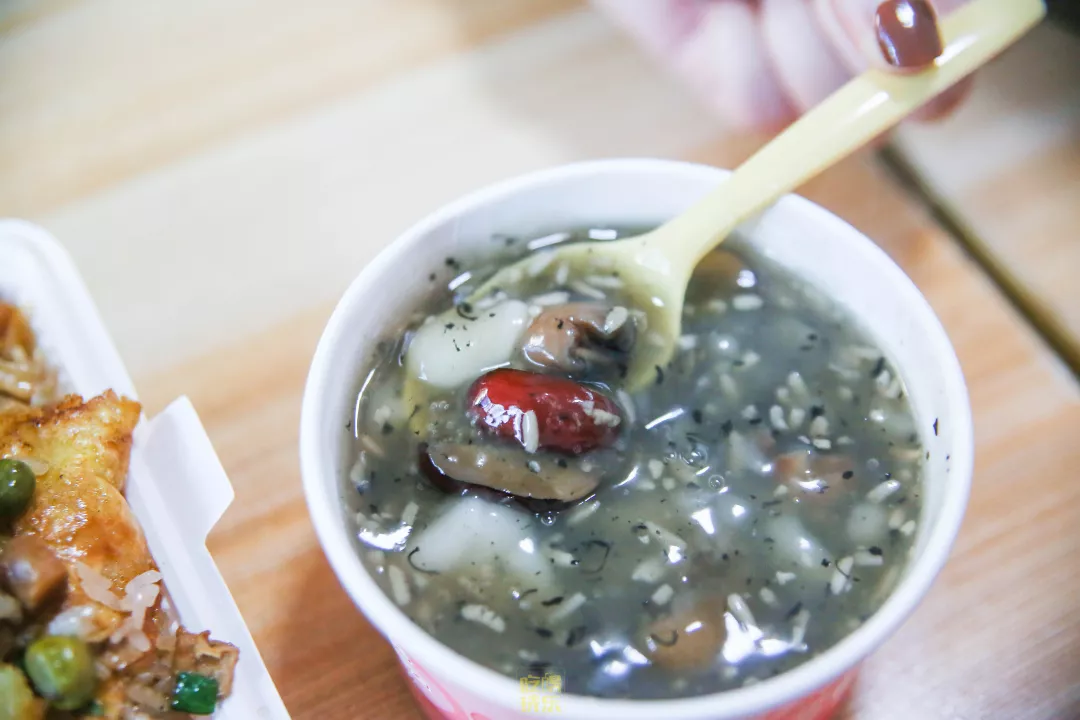 论排队，我只服武汉这几家藏在路边的美食店