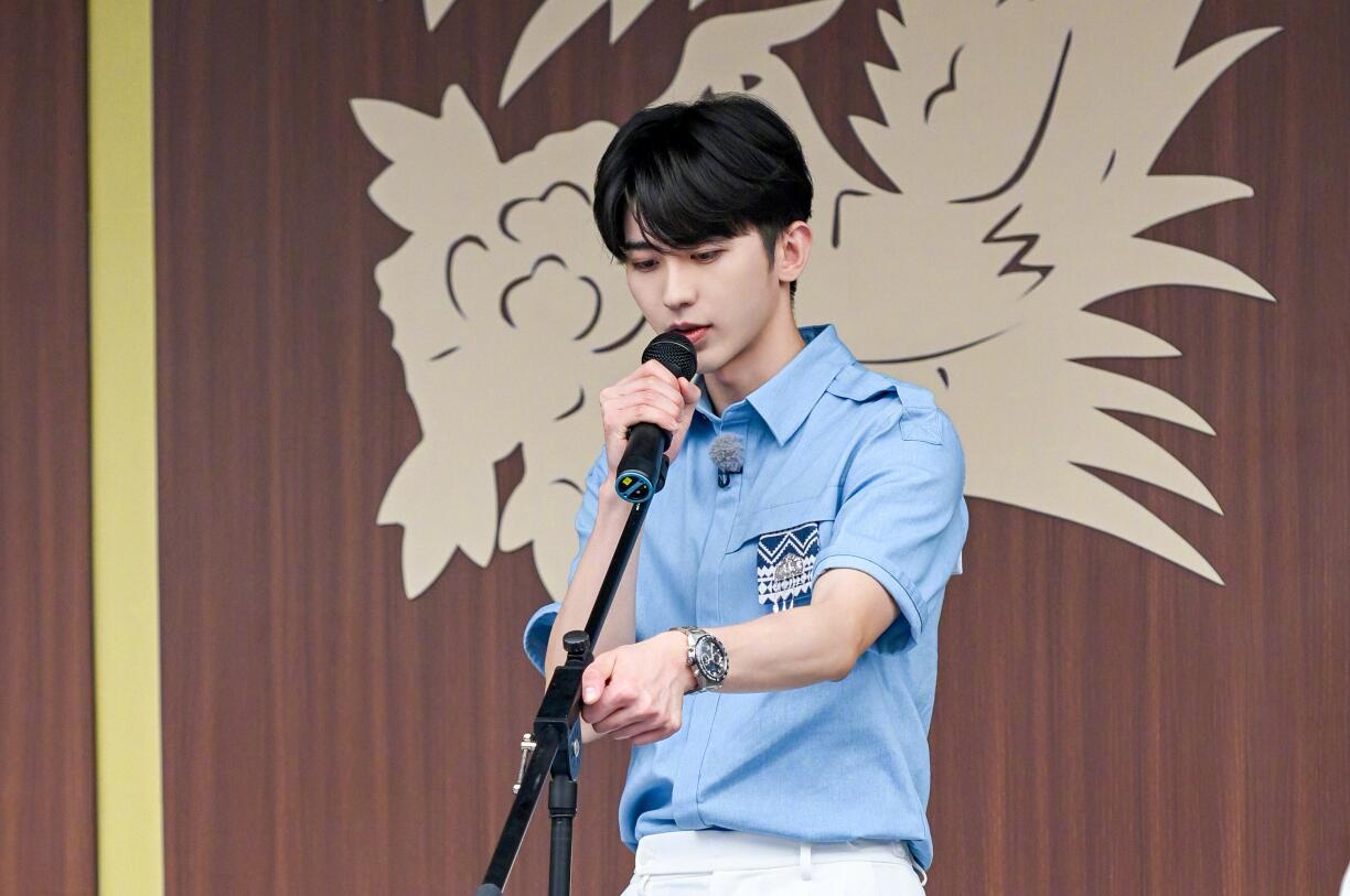 蔡徐坤的“蠢萌”，秦霄贤的“不自知”，让这期《跑男》彻底封神