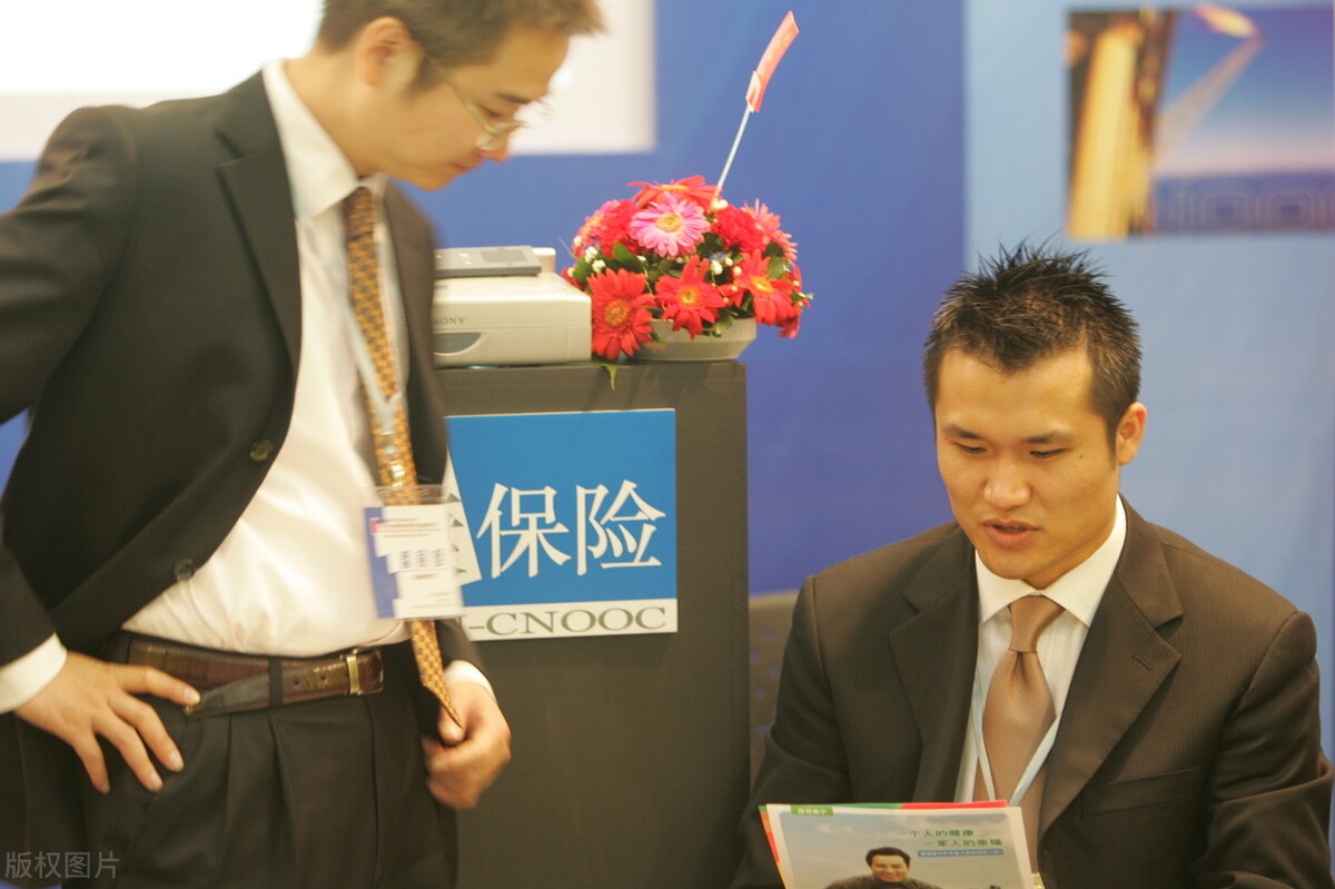 成年人第一次买保险如何买？4个思路+1个方案，教你划算地买