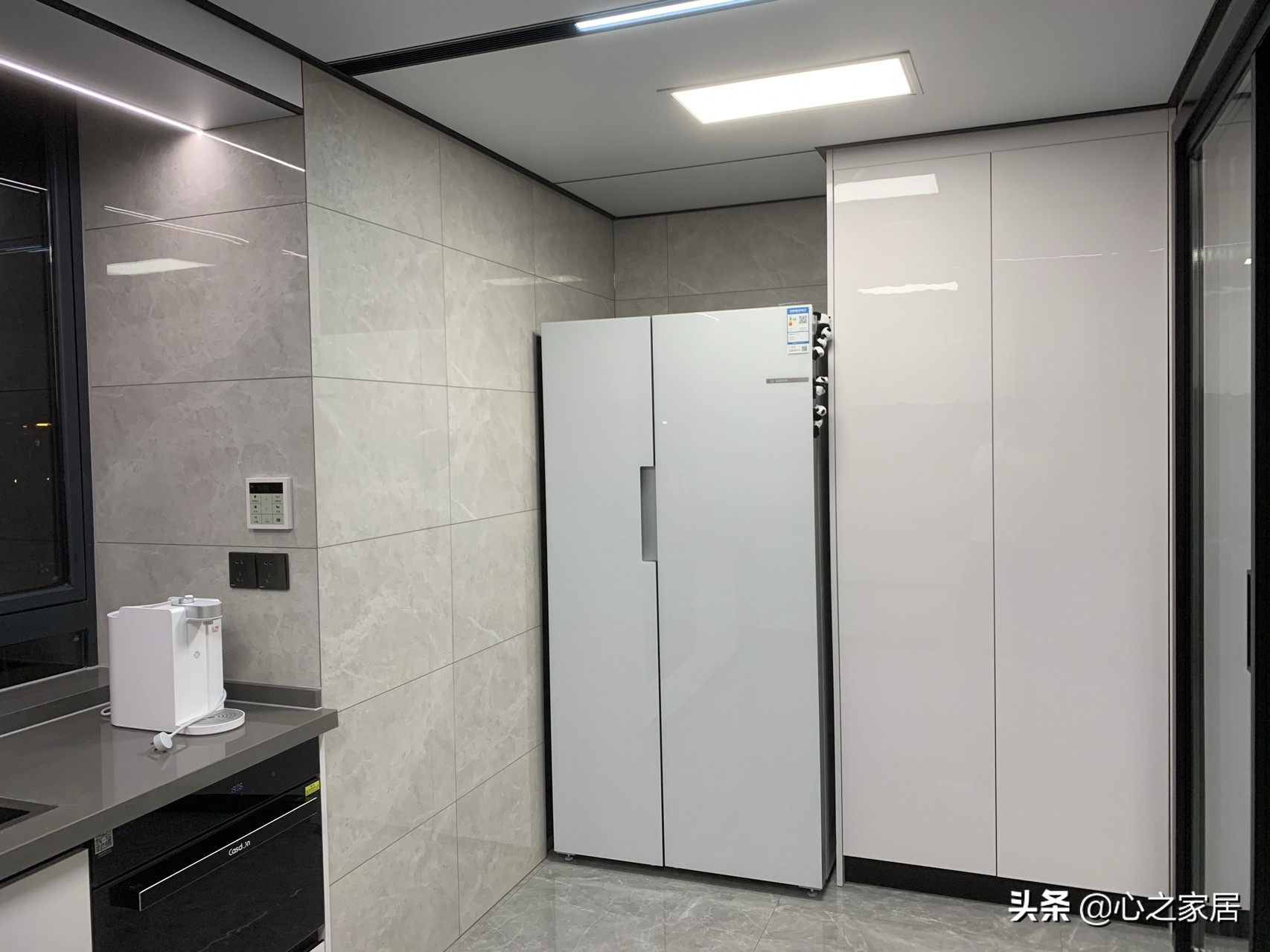 140㎡气派轻奢的家装风格，大三居住出大平层的感觉，成功的装修