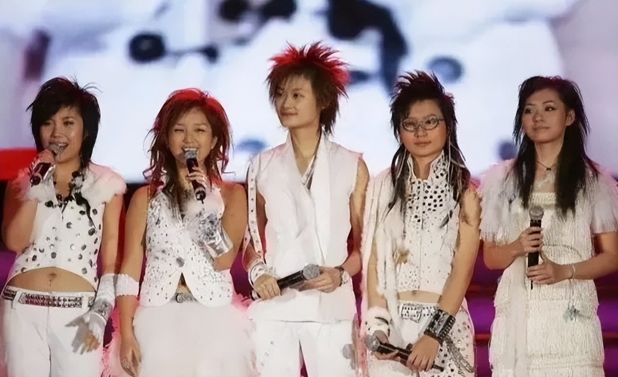 事实证明,被嘲"女版华晨宇"的李宇春,已在另一个圈子风生水起