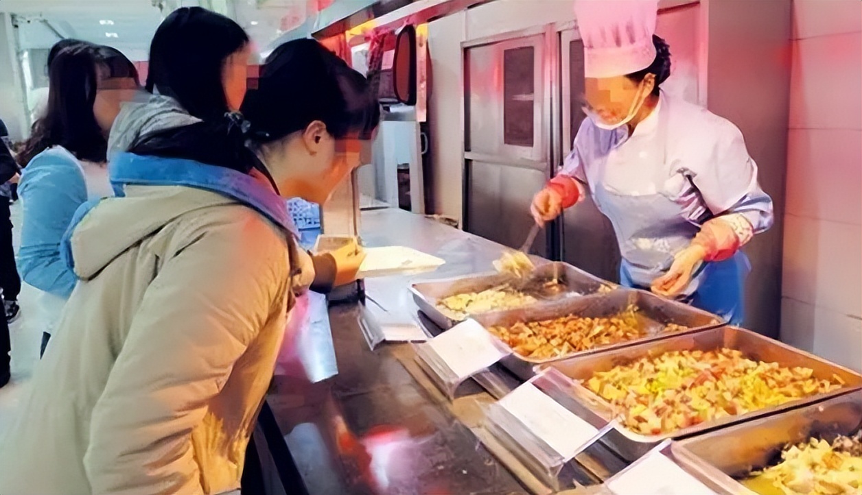 ​大学“生活费”档次排名，1500元是什么水平？或许和家长想的不同