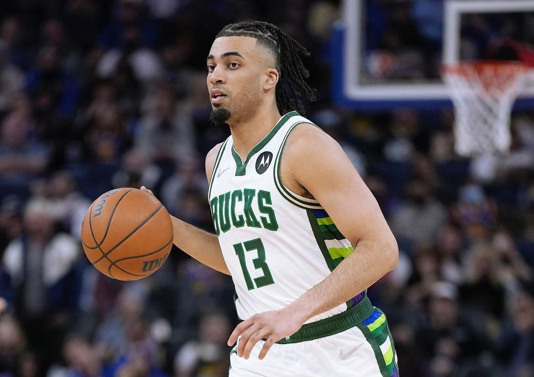 一夜6消息:雄鹿续约沃拉,3队裁员,魔术核心再遭重创)