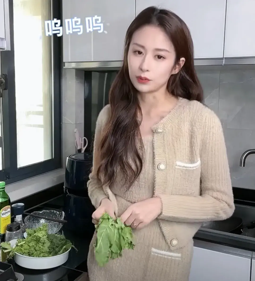 胖了上镜不好看？可头大身小排骨胸，女明星们瘦得这么病态也惊悚