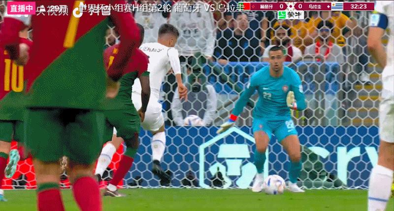 世界杯-B费双响C罗空欢喜 葡萄牙2-0乌拉圭 两连胜提前出线