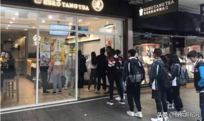 90后女孩辞职开奶茶店，3个月赔了20万：现实远比想象中更骨折