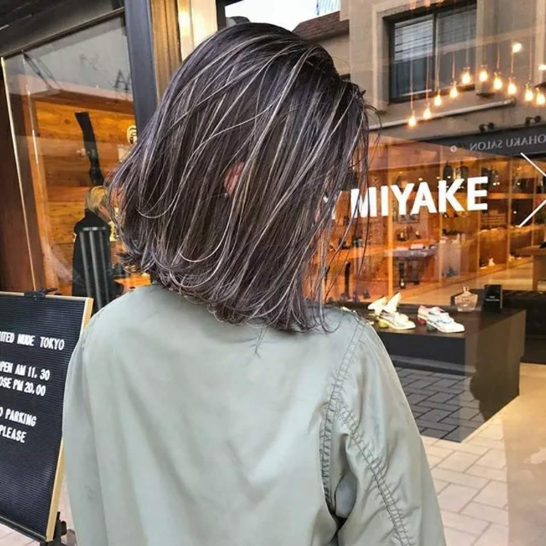 女人过了40岁就别再乱染发,这样选色时尚自然显年轻,显白又大气