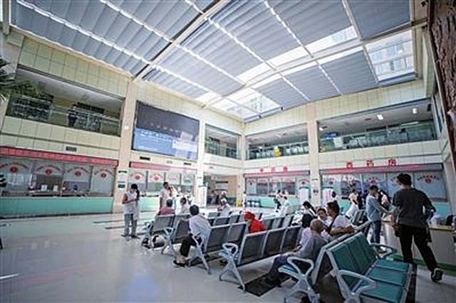 河北小伙胸口顶着200多斤肉球，体重500斤，吃喝拉撒在床上解决