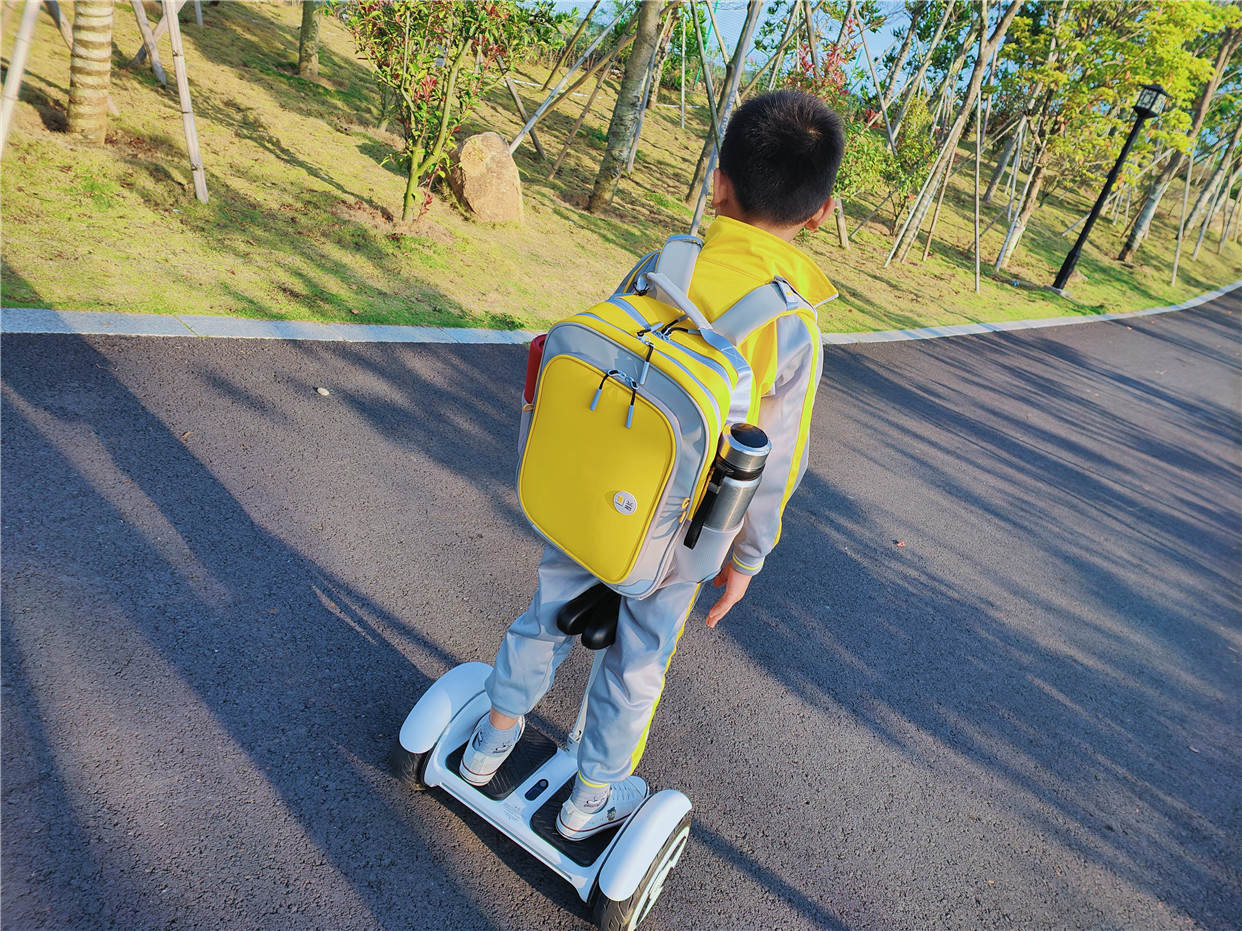 地平线8号儿童背包体验，释压护脊还颜值在线，这特么也太能造了