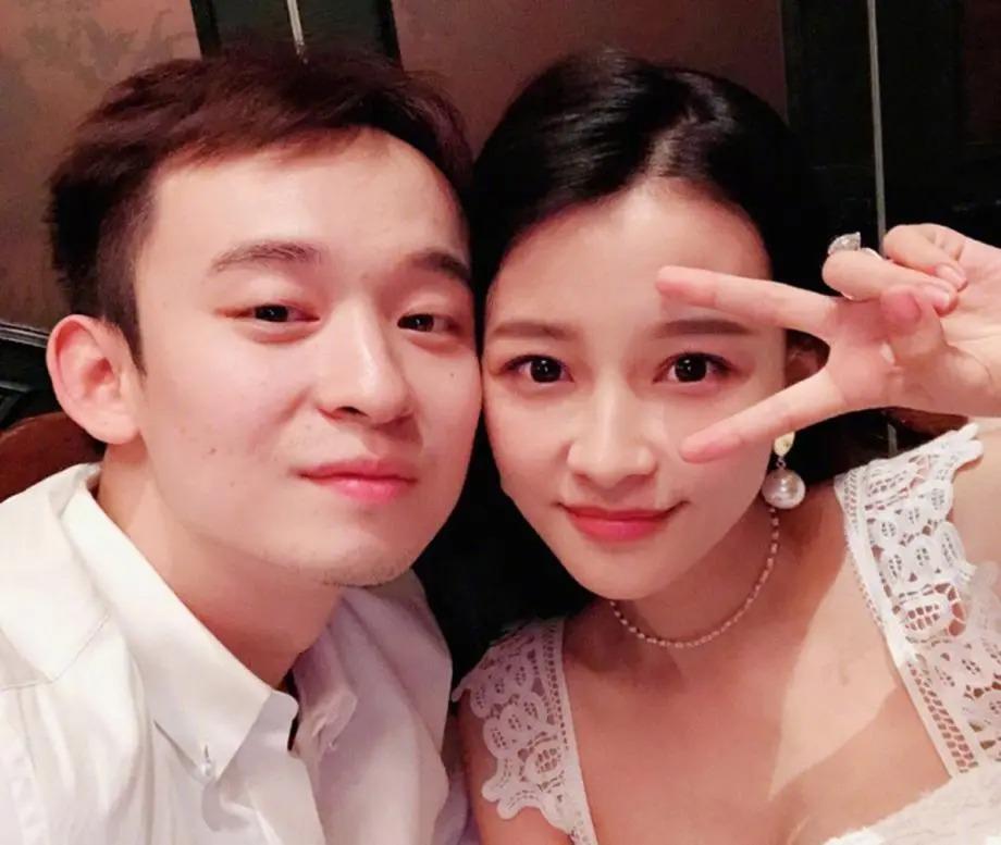 王京花(王京花:丈夫是董志华,儿子身家1.6亿,事业家庭两不误)