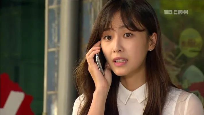 曾名噪一时的女演员，历经婚姻事业起起落落，如今的她只追求