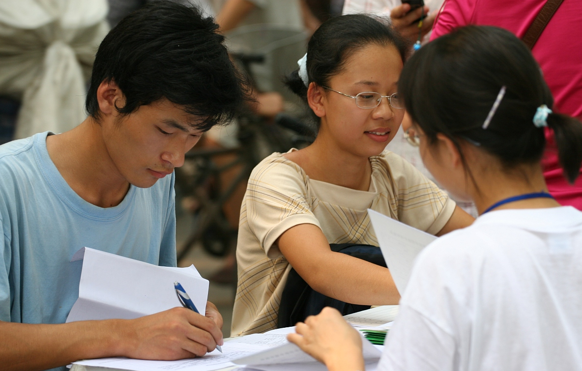 “省内院校”vs“省外院校”，到底应该如何选择，一学期后见分晓