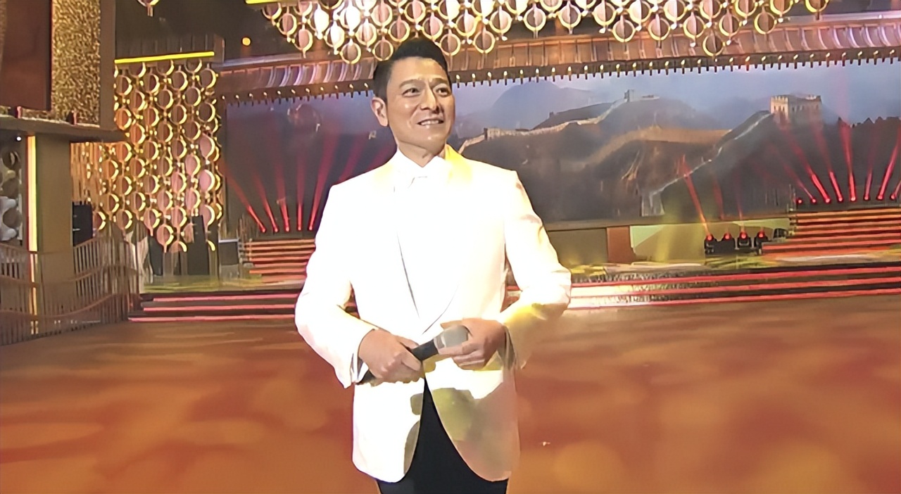 七一晚会15位女星一道风景线：汪明荃牡丹裙华贵，孟庆旸又出圈了