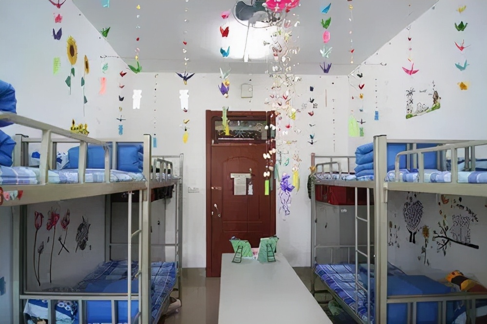 中国大学宿舍十大等级，你住在第几级？看到第3个我酸了...