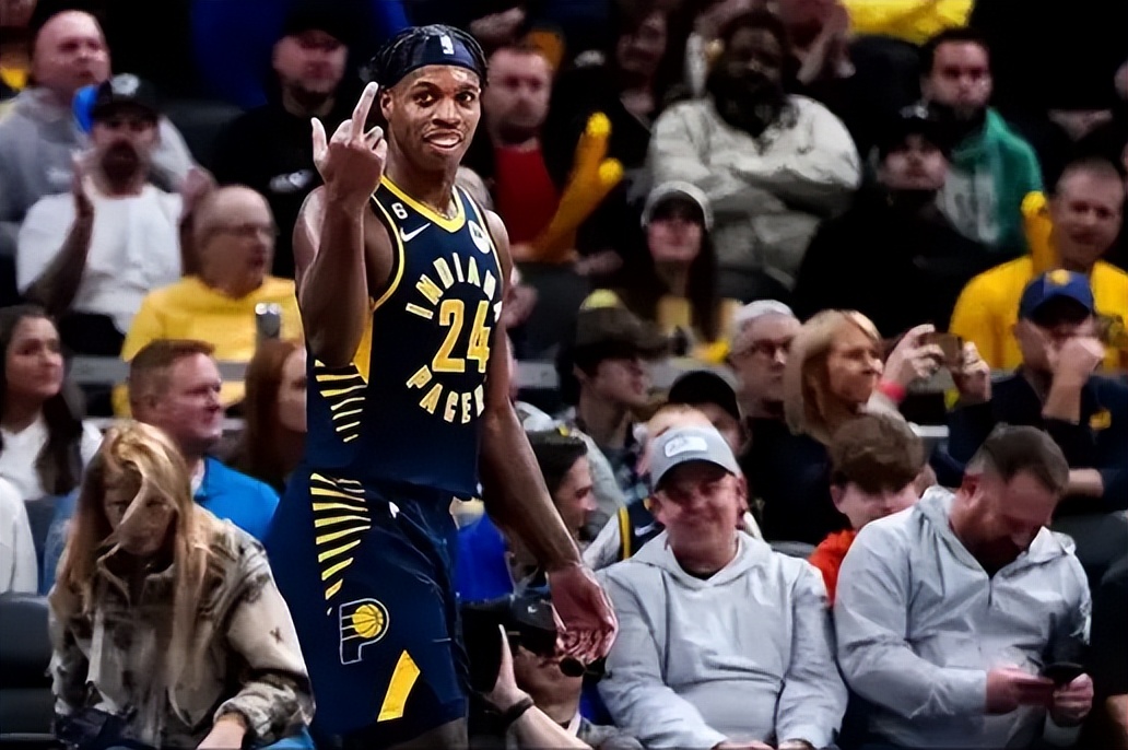 20年湖人常规赛数据（发呆！戴维斯赛后不愿离场？湖人20年纪录被破，詹姆斯采访甩锅？）-趣拿体育